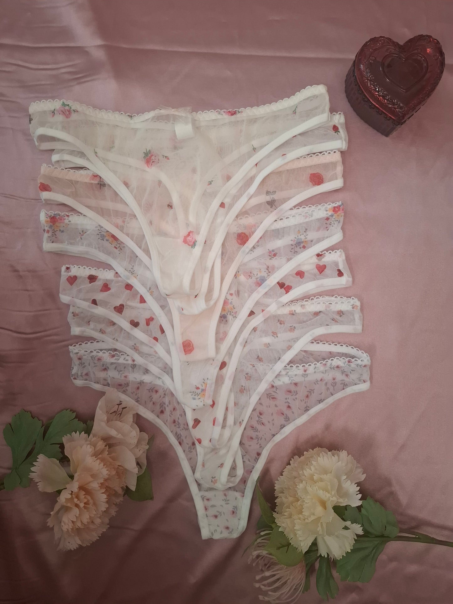 Pack de 7 Braguitas de Encaje con Diseño Floral y Corazones